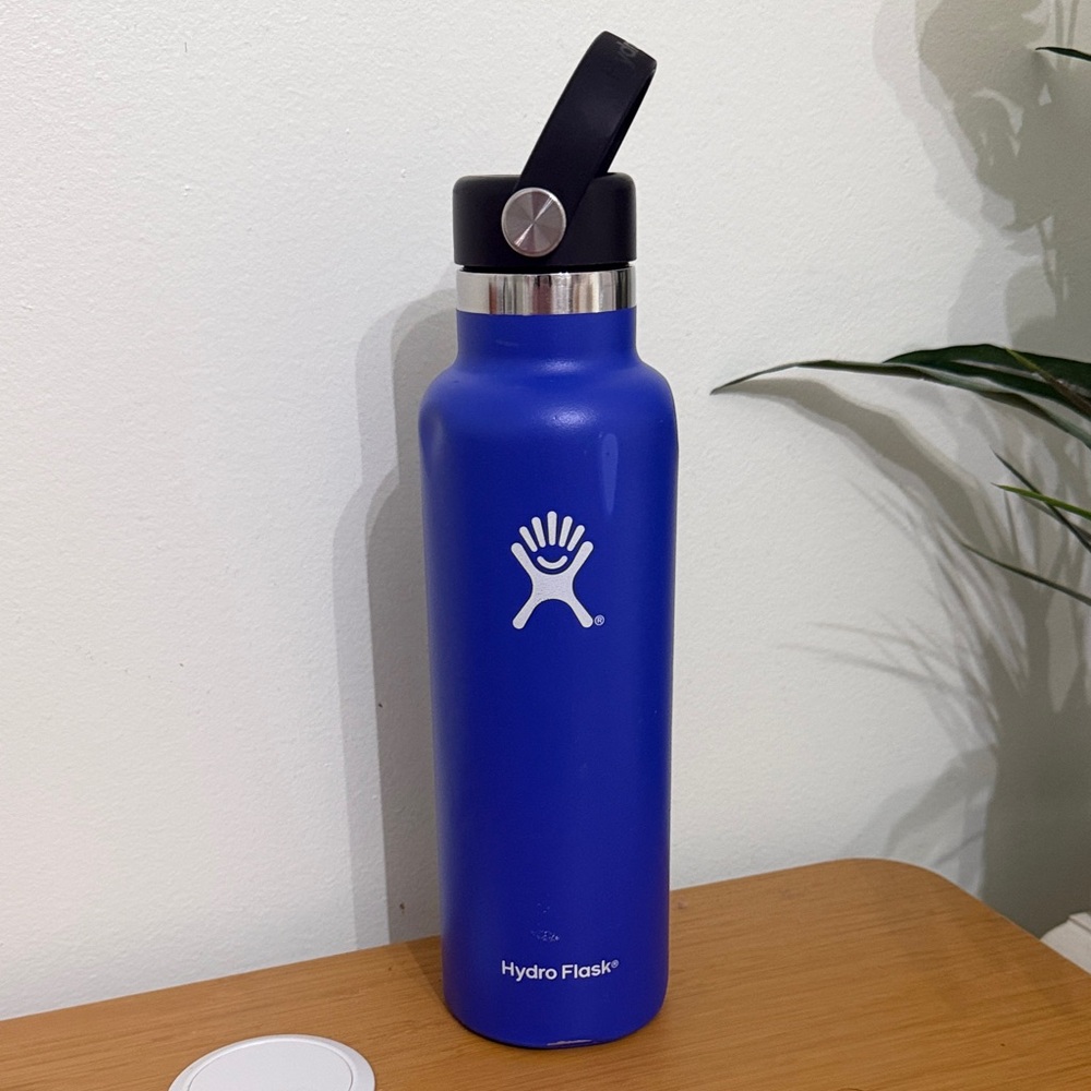 Hydro Flask Blueberry Blue Water Bottle Size 21 oz Standard Mouth